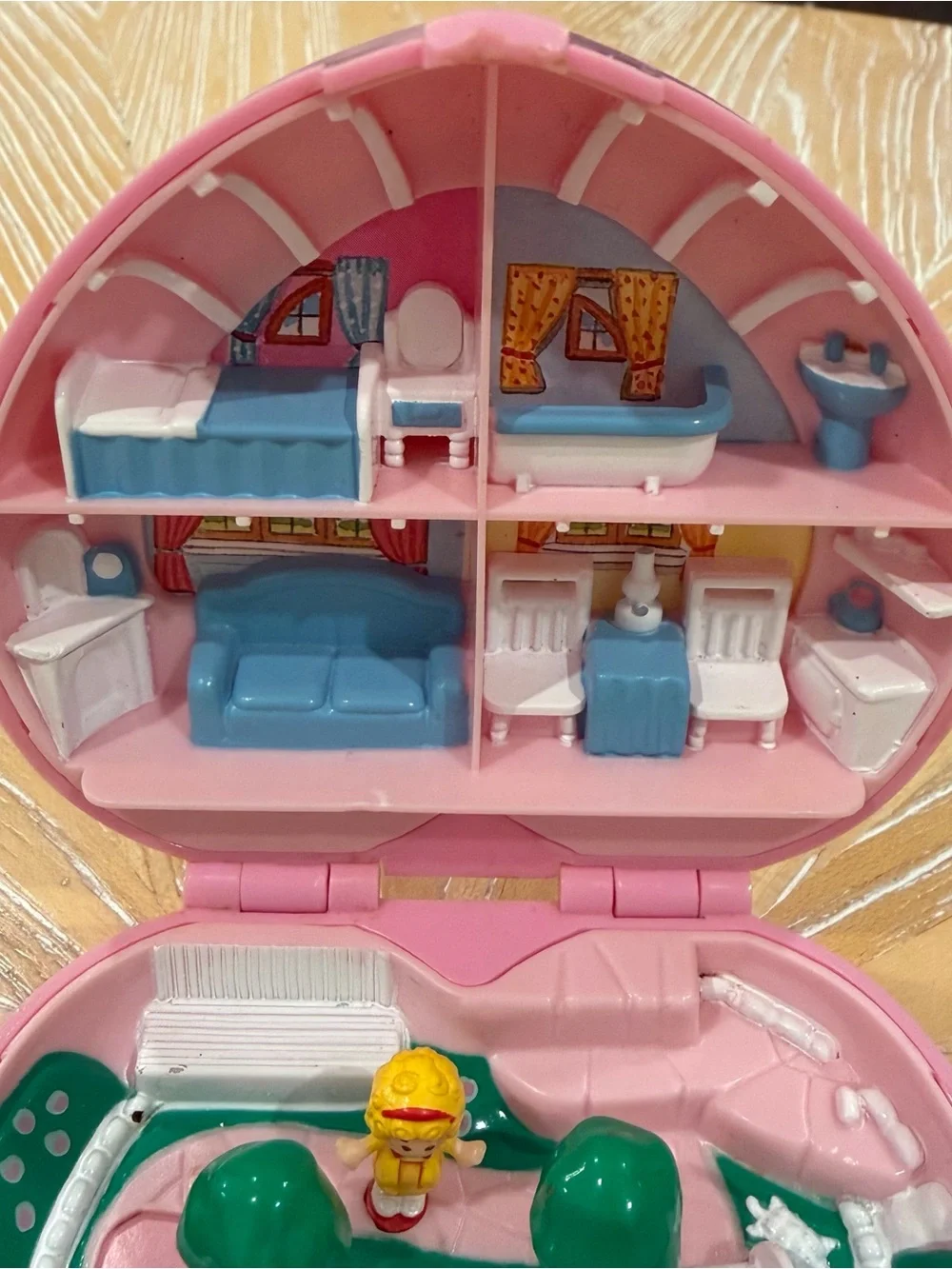 1989 Country Cottage Polly Pocket Bluebird w doll